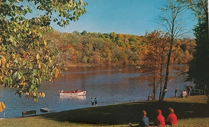 Bear Cave and Resort - Postcard (newer photo)